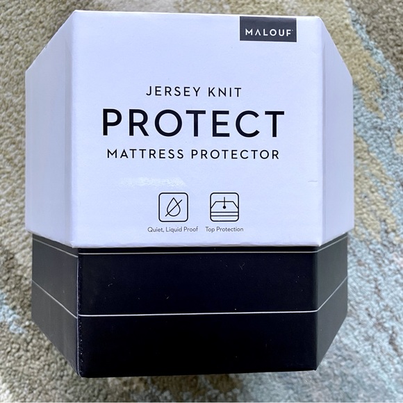 Malouf Comfort Mattress Protector from Sleep Country Canada NWT - Picture 2 of 7